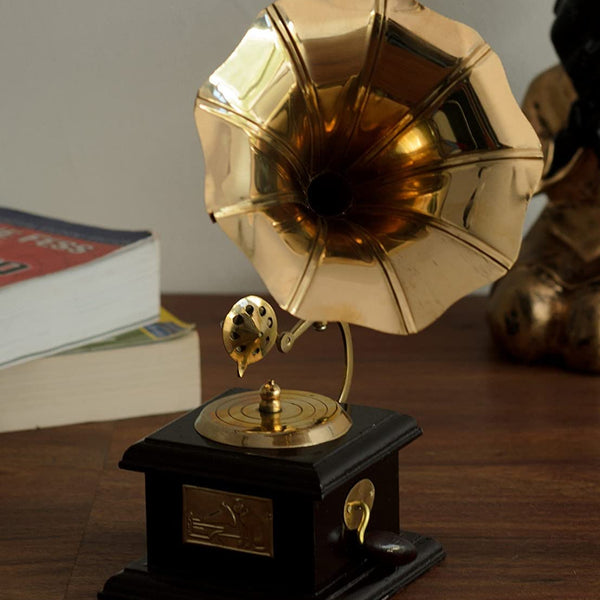 Antique Gramophone - Table decor